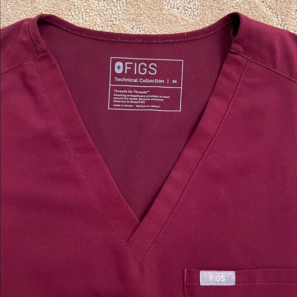 FIGS Catarina One Pocket Burgundy Scrub Top, Medium - Picture 4 of 9